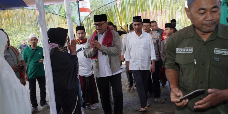 Bupati Limi Bersama Pemkab Bolmong Sholat Idul Adha Dengan Masyarakat Muntoi