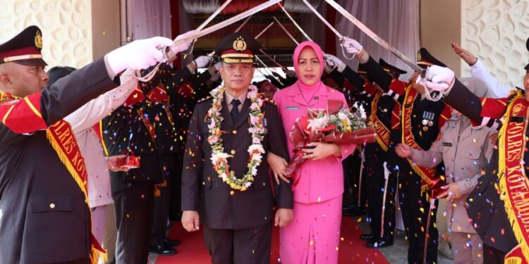 Polres Kotamobagu Gelar Upacara Pedang Pora untuk Melepas AKBP Brammy Tamalihis dan 3 Personil Purna Bhakti
