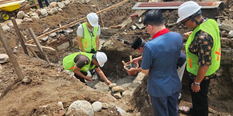 Kepala Kajari Kotamobagu Letakkan Batu Pertama Pembangunan Gedung Kantor Baru