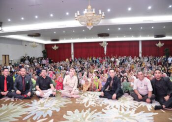 Wali Kota Tatong Bara Menutup Secara Resmi Training ALBAB Eksekutif Peduli Pendidikan