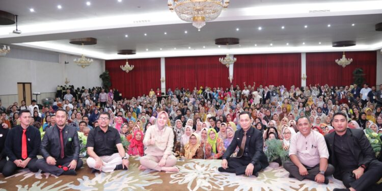 Wali Kota Tatong Bara Menutup Secara Resmi Training ALBAB Eksekutif Peduli Pendidikan