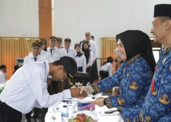 Wali Kota Tatong Bara Serahkan SK Pengangkatan P3K dan Tutup Latsar CPNS Formasi 2023
