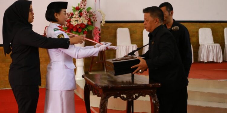 Wawali Kotamobagu Pimpin Upacara Pemindahan Duplikat Bendara Merah Putih