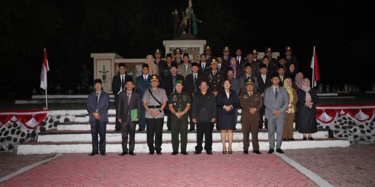 Wawali Nayodo bersama Forkopimda Hadiri Apel Kehormatan dan Renungan di TMP