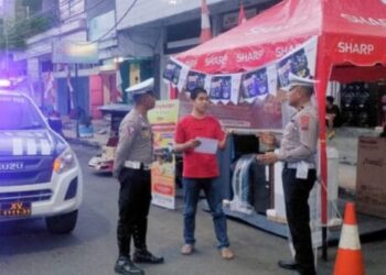 Gunakan Badan Jalan, Toko Bintang Elektronik Kotamobagu Langgar Aturan KTL