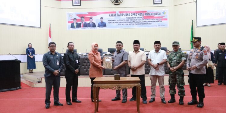 DPRD Kota Kotamobagu Sahkan Perda Pertanggungjawaban APBD 2022 dalam Rapat Paripurna