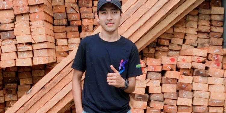 Anak Muda Asal Kotamobagu Sukses Geluti Bisnis Beli Pohon Kelapa