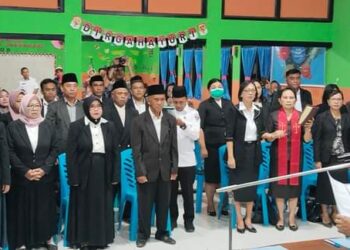Bupati Boltim Lantik Puluhan Kepala Sekolah di SMP Negeri 1 Modayag