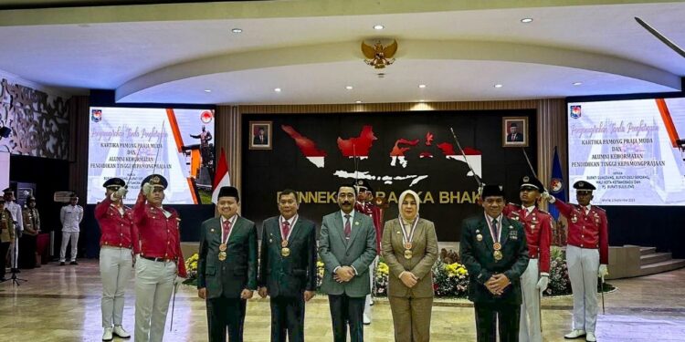 Walikota Kotamobagu di Anugrahi Dua Pengharagaan dari IPDN