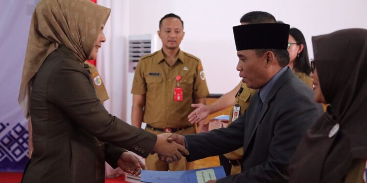 Wali Kota Lantik Delapan Pejabat Eselon II Pemkot Kotamobagu
