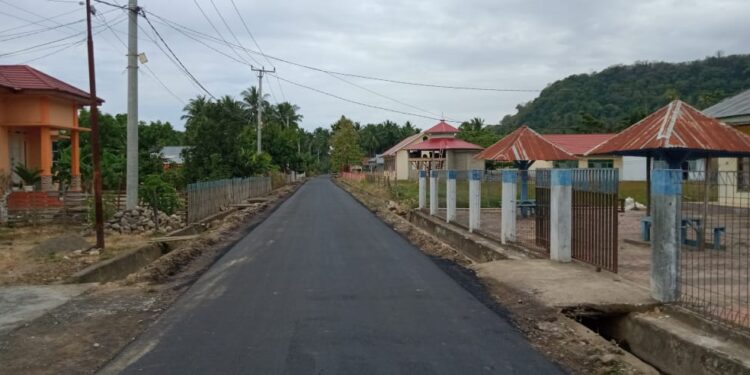 Warga Desa Buyat Tengah Nikmati Jalan Aspal Baru, Pemdes Apresiasi Komitmen Tinggi Bupati Boltim