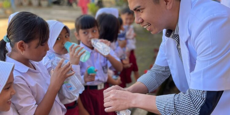 Drg Adiyatma Berikan Penyuluhan Kesehatan Gigi Dan Mulut di SDN 02 Otam