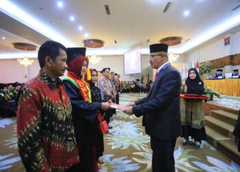 Pj Wali Kota Asripan Nani Hadiri Wisuda IKTGM Kotamobagu