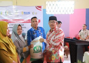 Pj Wali Kota Kotamobagu Salurkan Secara Langsung CBP Bagi Masyarakat Kota Barat