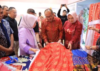 Pj Wali Kota Kotamobagu Resmikan Qim Bridal dan Zabay Batik Collection