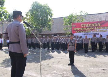 Kapolres Dasvery Abdi Pimpin Upacara Penyerahan Tugas Kapolsek Lolayan Dari AKP Hadi Siswanto