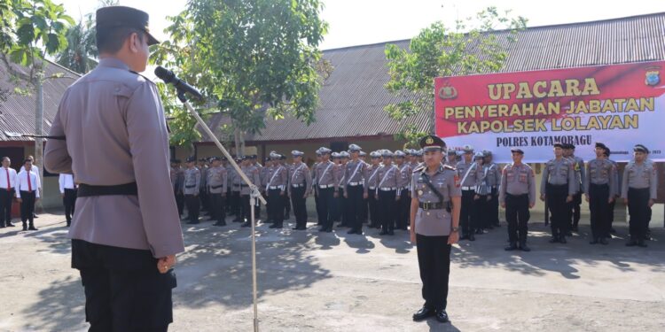 Kapolres Dasvery Abdi Pimpin Upacara Penyerahan Tugas Kapolsek Lolayan Dari AKP Hadi Siswanto