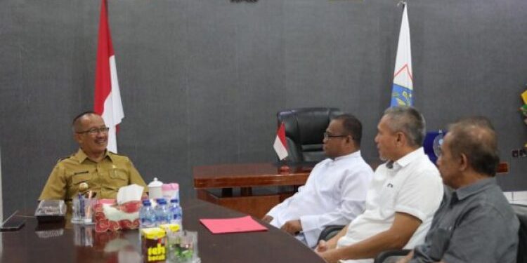 Pj Wali Kota Terima Kunjungan Pastor Paroki Kristus Raja Kotamobagu