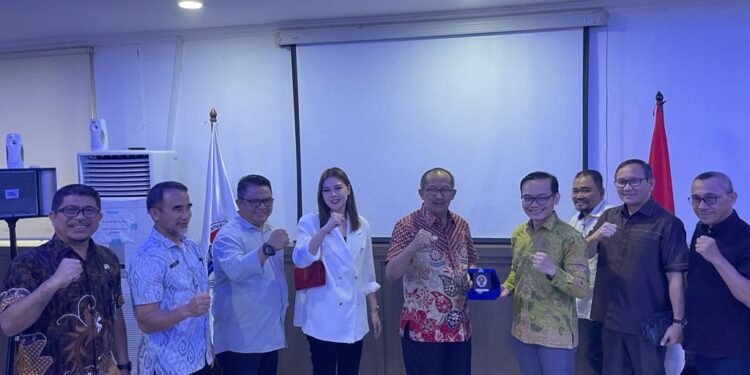 Pj Wali Kota Kotamobagu Serahkan Proposal Usulan Pembangunan Infrastruktur ke Kemenpora