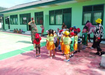 Puluhan Siswa dan Siswi TK Pulau Nenas Kunjungi Makoramil 1303-05/Kotabunan