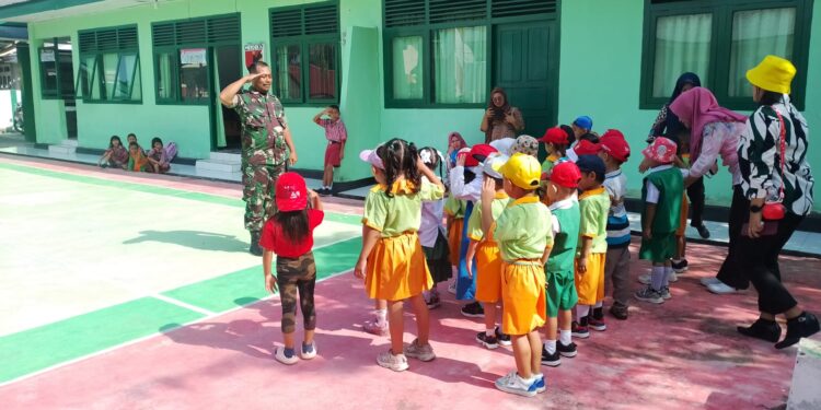 Puluhan Siswa dan Siswi TK Pulau Nenas Kunjungi Makoramil 1303-05/Kotabunan