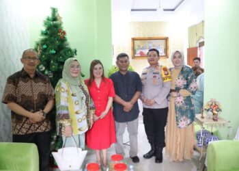 Asripan Nani Safari Natal Ke Sejumlah Pejabat dan Tokoh Agama