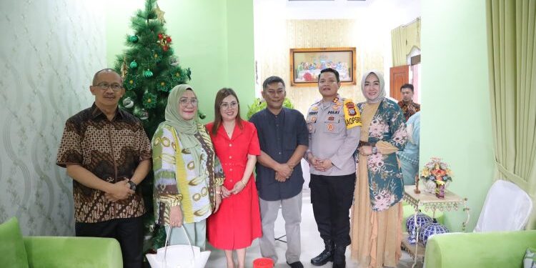 Asripan Nani Safari Natal Ke Sejumlah Pejabat dan Tokoh Agama
