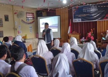 Momen Menarik Hamim Pou Menjawab Pertanyaan Siswa SMK Soal Alasan Memilih Sulut Sebagai Daerah Pencalonan