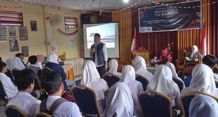 Momen Menarik Hamim Pou Menjawab Pertanyaan Siswa SMK Soal Alasan Memilih Sulut Sebagai Daerah Pencalonan