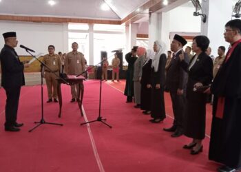 Pj Wali Kota Kotamobagu Lantik Lima Pejabat Eselon II