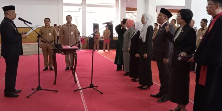 Pj Wali Kota Kotamobagu Lantik Lima Pejabat Eselon II