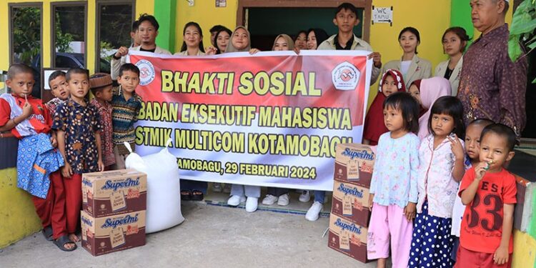 Rasa Syukur Pemilu Berjalan Aman, BEM STIMIK Multicom Kotamobagu Gelar Bakti Sosial