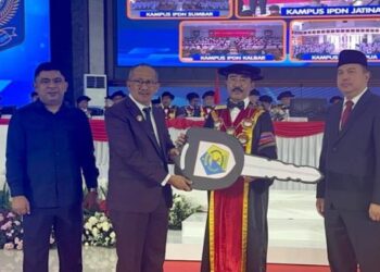 Ketua DPRD Kotamobagu dan Pj Wali Kota Serahkan Bantuan Bus untuk IPDN Kampus Sulut