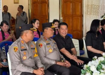 Ayah Mertua Kakorbinmas Baharkam Tutup Usia! Akbp Feri Sitorus Dampingi Kapolda Irjen Yudhiawan Sambangi Rumah Duka