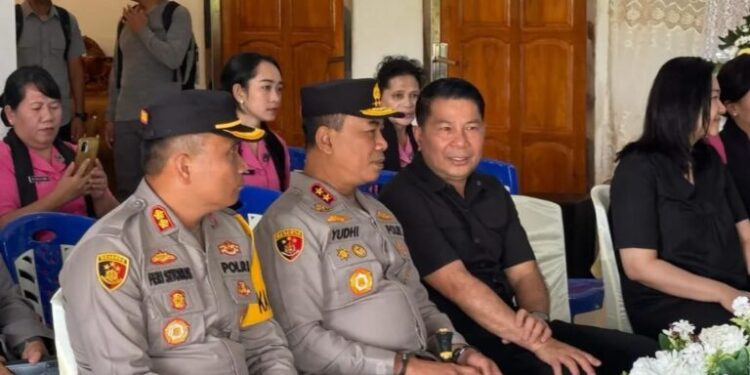 Ayah Mertua Kakorbinmas Baharkam Tutup Usia! Akbp Feri Sitorus Dampingi Kapolda Irjen Yudhiawan Sambangi Rumah Duka