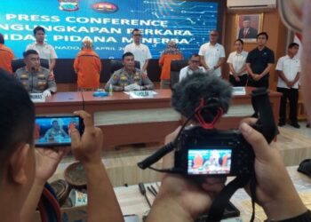 Ditkrimsus Polda Sulut Gagalkan Penyelundupan 10 Kg Batang Emas Senilai Rp.15 Miliar Dari Bandara Samratulangi