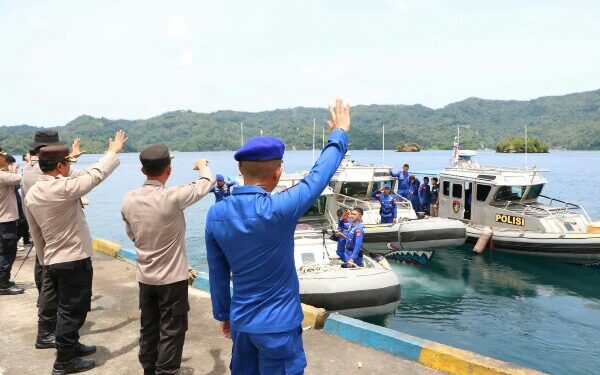 4 Kapal Ditpolairud Polda Sulut Bersama Puluhan Personel Dikerahkan Bantu Warga Terdampak Erupsi Gunung Ruang di Sitaro