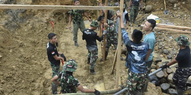 Plat Duiker TMMD 120 di Desa Modayag Tiga, Bukti Nyata Kebersamaan Masyarakat dan TNI 