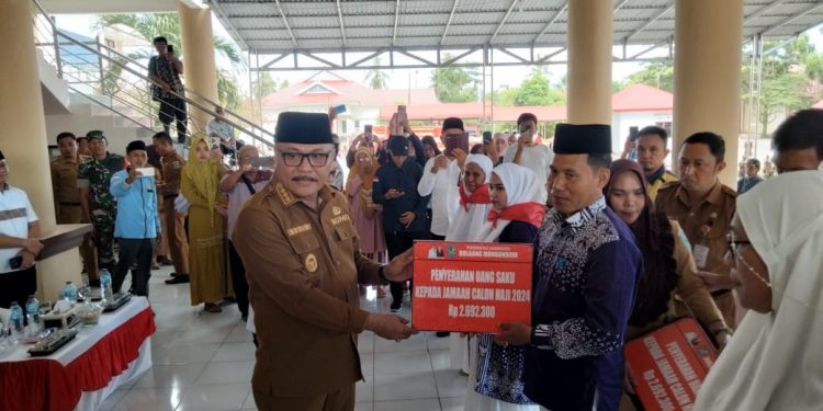 Bupati Limi Mokodompit Lepas Keberangkatan 78 JCH Asal Bolmong