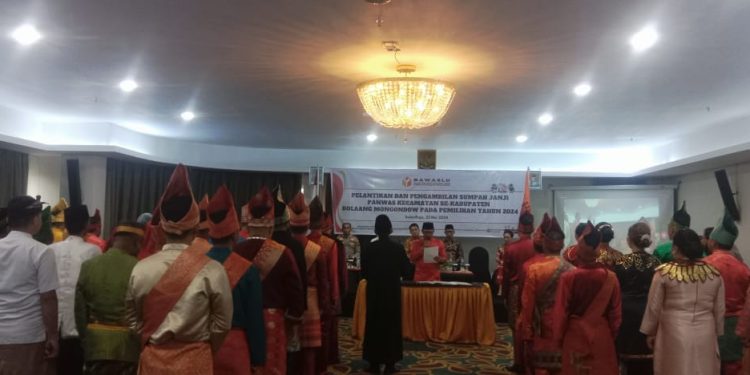 Bawaslu Bolmong Resmi Melantik 45 Anggota Panwascam untuk Pilkada Serentak 2024