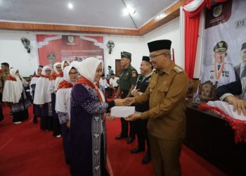 Pj Wali Kota Melepas Keberangkatan 104 Jamaah Calon Haji Kotamobagu