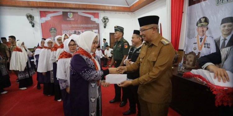 Pj Wali Kota Melepas Keberangkatan 104 Jamaah Calon Haji Kotamobagu
