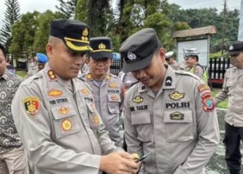 Waduh, Kapolres Minsel Mendadak Periksa Ponsel Jajaran? Ini Penyebabnya!
