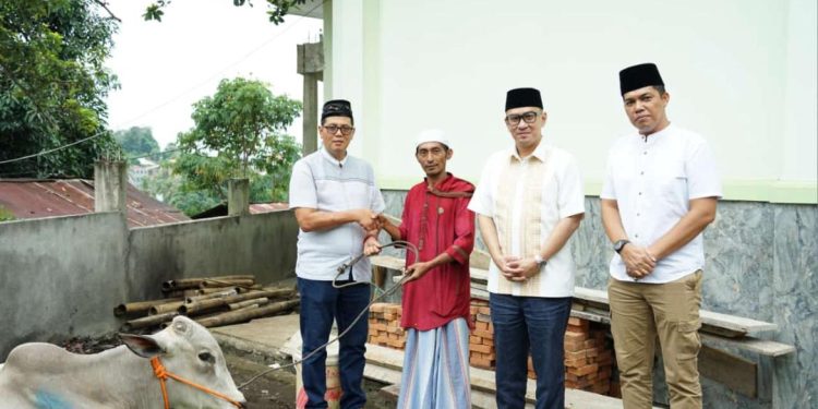 Idul Adha 1445 H: Kakanwil Kemenkumham Sulut Bagikan Sapi Kurban untuk Masjid di Bunaken dan Malalayang