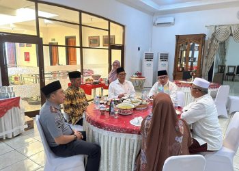 Kunjungan Idul Adha: Kepala Kemenkumham Sulut dan Imigrasi Kotamobagu Bersilaturahmi ke Rumah Pj Walikota