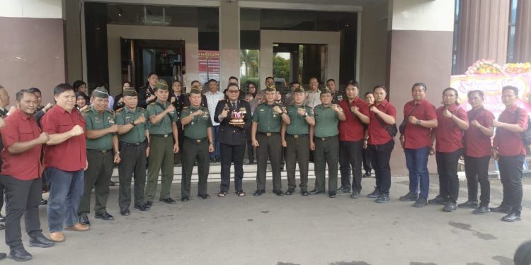 Kodim 1309 Berikan Kejutan Pada Peringatan HUT Bhayangkara Ke-78! Kapolresta Manado Himbau ‘Bergandengan Tangan’ Wujudkan Kambtibmas Kondusif