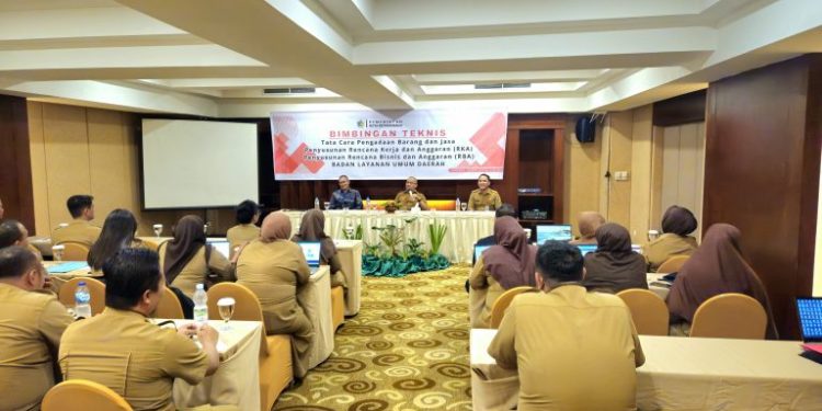 Pj Wali Kota Kotamobagu Buka Bimtek Tata Cara Pengadaan Barang dan Jasa