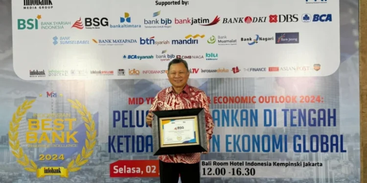 Luar Biasa! Revino Pepah Bawa BSG Raih Penghargaan The Best SMS Banking Tahun 2024 versi Infobank dan MRI