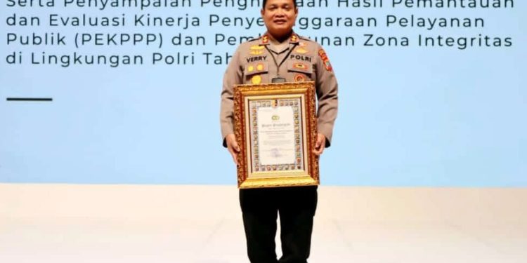 Akhir Masa Jabatan, Kapolres Dasveri Abdi Torehkan Prestasi Pelayanan Prima dari KemenPAN-RB