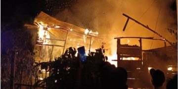 Naas! Sijago Merah Hanguskan Rumah Salah Satu Warga di Desa Moyongkota